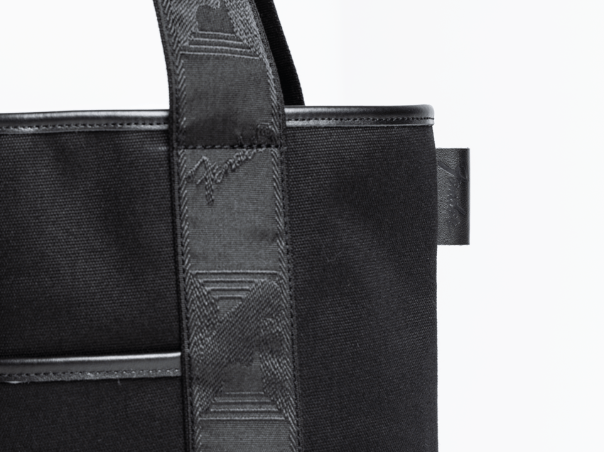 限定Fender Flagship Tokyo Leather Keychain Limited Fender® Monogrammed Canvas Tote Tokyo Black