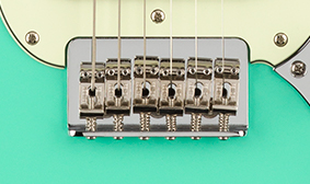 Player Mustang® 90 HARDTAIL STRING-THROUGH-BODY BRIDGE