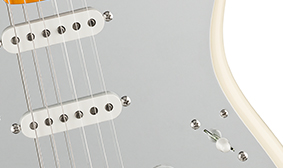 Nile Rodgers Hitmaker Stratocaster® VERCHROMTES PICKGUARD AUS MESSING