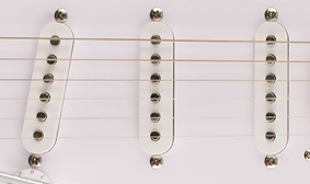 Squier Sonic® Stratocaster® Pack SQUIER SINGLE-COIL PICKUPS