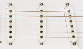 Squier Sonic® Stratocaster® Left-Handed SQUIER ENKELSPOELS-ELEMENTEN