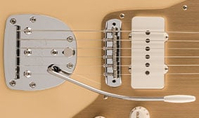 Limited Edition Vintera® II '50s Jazzmaster®, 3-Color Sunburst TREMOLO FLOTTANTE IN STILE VINTAGE CON LEVA DEL TREMOLO A PRESSIONE