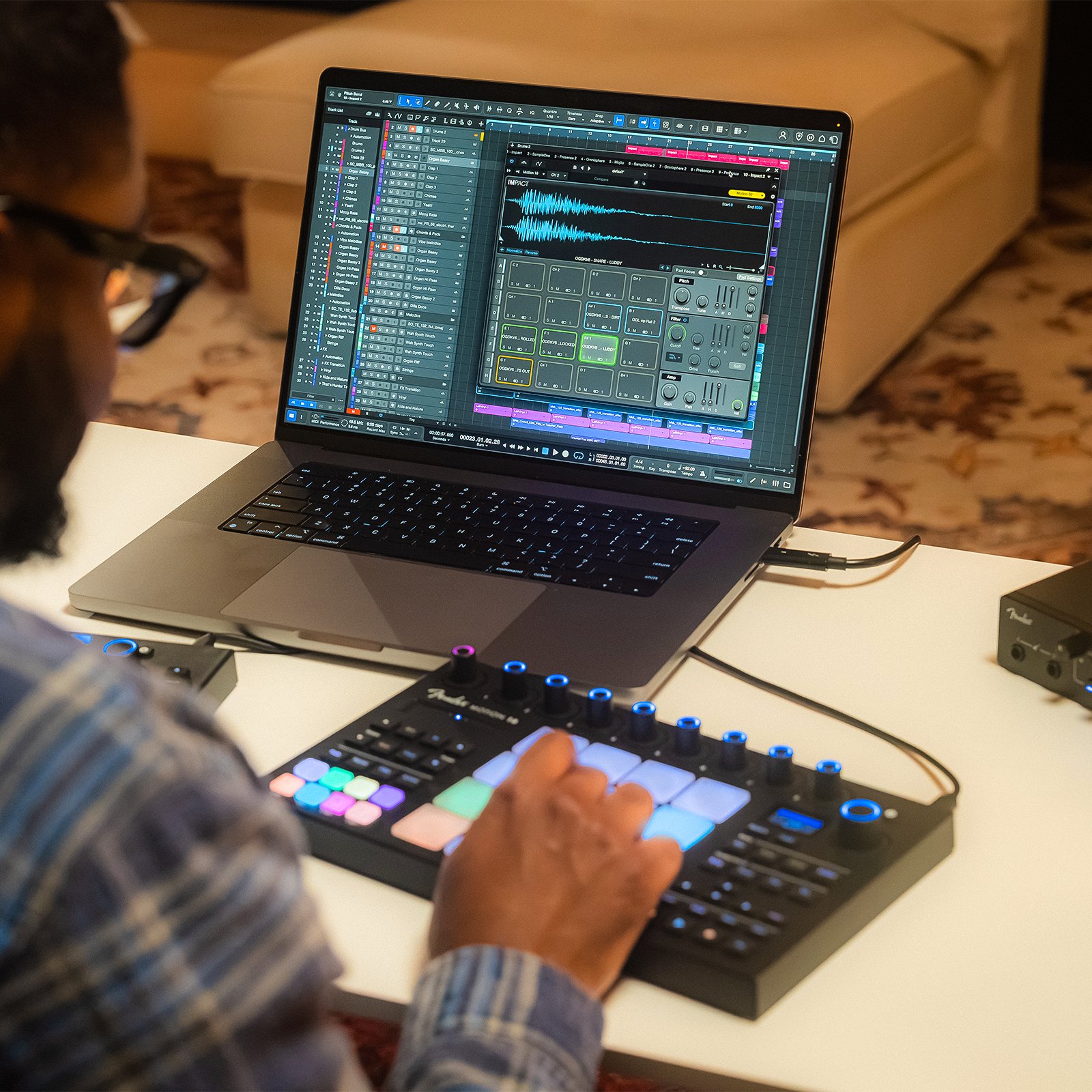 Motion 16 FENDER STUDIO PRO INCLUDED