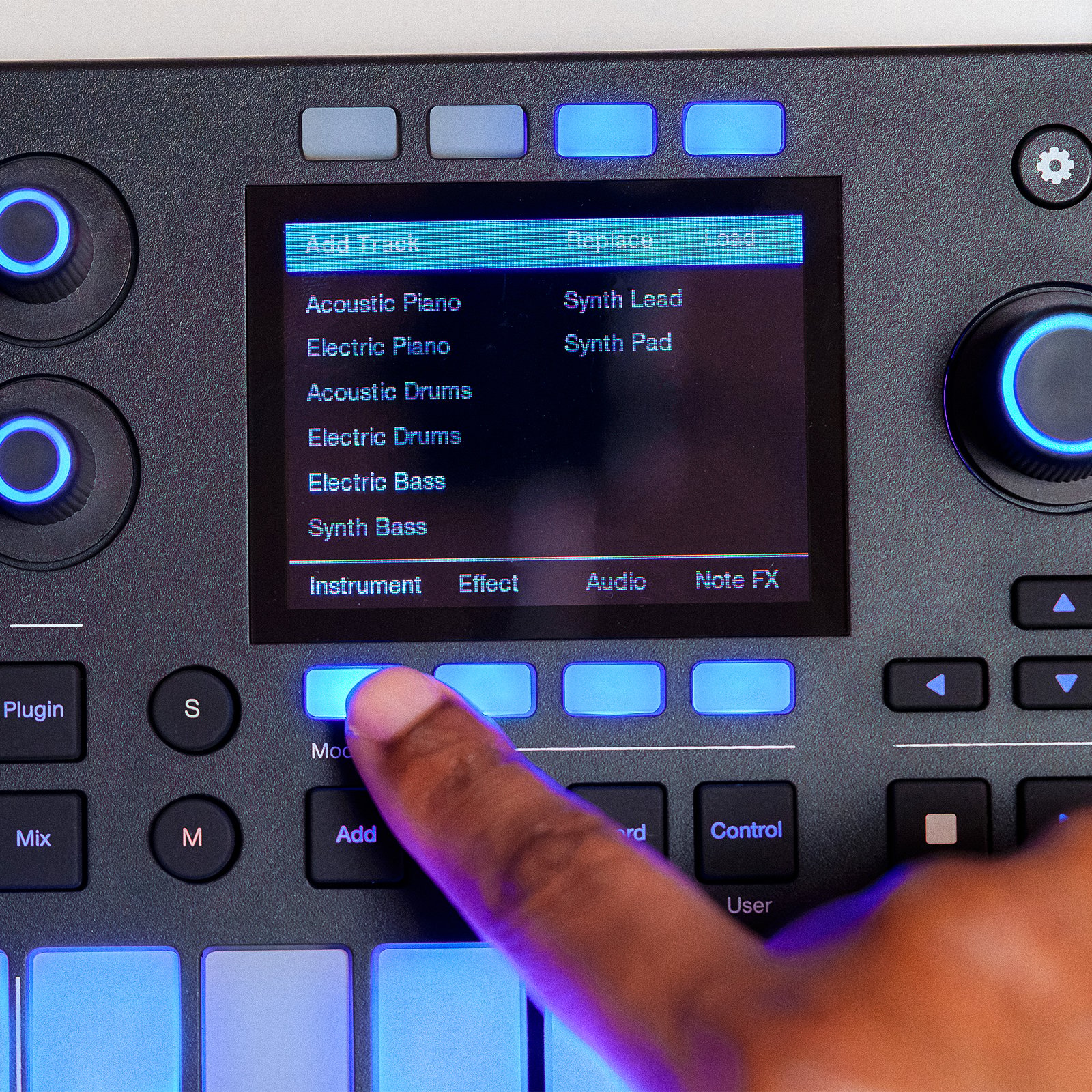 Motion 32 LARGE DISPLAY & EXPANDED CONTROL