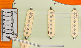 Limited Edition American Ultra Stratocaster®, Umbra ULTRA NOISELESS VINTAGE PICKUPS