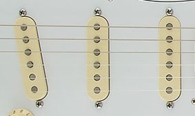 Jimi Hendrix Stratocaster® OMGEKEERD GEORIËNTEERDE ELEMENTEN