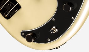 Duff McKagan Deluxe Precision Bass® ZWARTE HARDWARE