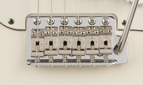 Fender EOB Sustainer Stratocaster® VINTAGE-STYLE HARDWARE