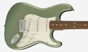 Limited Edition Player Stratocaster®, Fiesta Red MORE TRADITIONAL BODY RADII