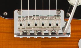 Player Stratocaster® Plus Top 2-POINT TREMOLO BRIDGE
