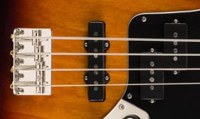 Classic Vibe Jaguar® Bass FENDER-DESIGNED ALNICO PICKUPS